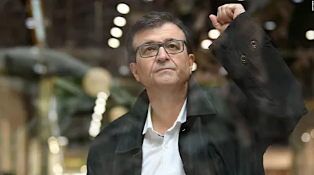 "La verdad que busca la literatura es una verdad universal", dice el escritor Javier Cercas al comparar literatura y periodismo