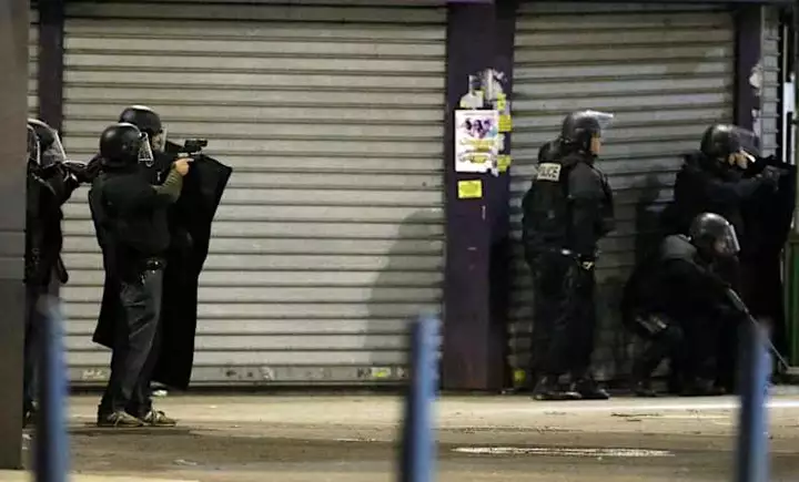 Assaut à Saint-Denis: 7 interpellations, 2 terroristes tués Assaut à Saint-Denis: 7 interpellations, 2 terroristes tués