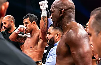 Belfort humbles Holyfield with 1st rd TKO