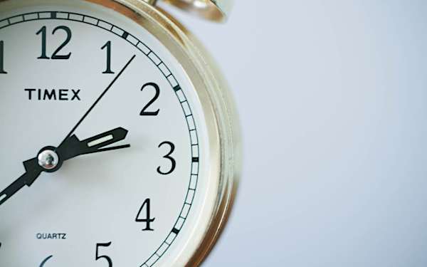 España mantendrá el cambio de hora y el huso horario actual