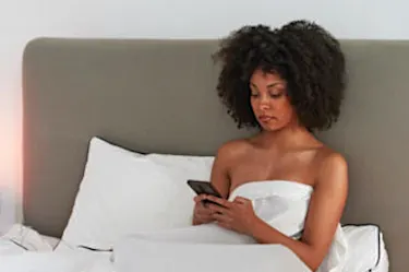 5 tips for a steamy sexting session with your lover