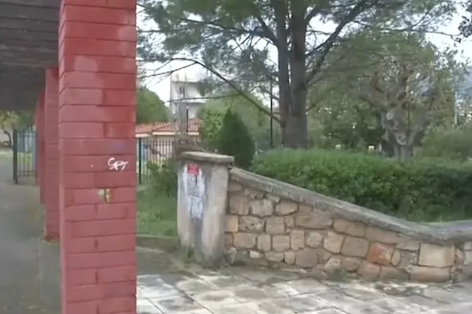 Έκκληση από την αδελφή της 19χρονης στη Κεφαλονιά: «Σας παρακαλώ μιλήστε, υποπτεύομαι τους πάντες» Έκκληση από την αδελφή της 19χρονης στη Κεφαλονιά: «Σας παρακαλώ μιλήστε, υποπτεύομαι τους πάντες»
