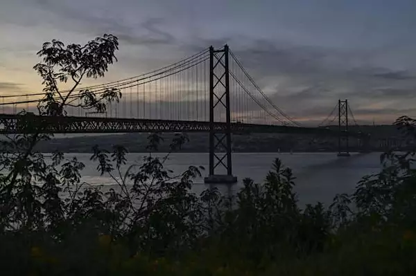 本週圖片：金卡戴珊珠寶竊賊在巴黎受審、西班牙停電、川普就任百日