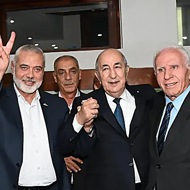 Οι Παλαιστίνιοι αντίπαλοι Χαμάς και Φατάχ υπογράφουν συμφωνία συμφιλίωσης στο Αλγέρι