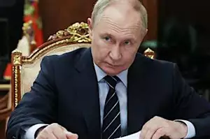 Ο Πούτιν υπογράφει διάταγμα που επιταχύνει τη δήμευση περιουσιακών στοιχείων ξένων εταιρειών στη Ρωσία