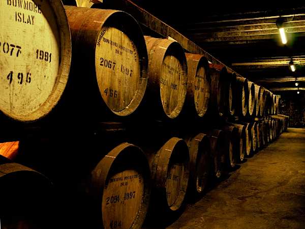 最古の貯蔵庫で時を重ねた、新しい「海のシングルモルト」