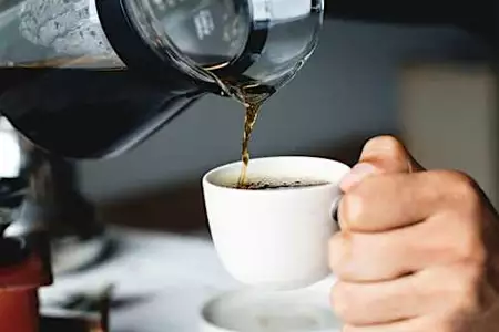 Ένα αναπάντεχο πλεονέκτημα του ντεκαφεϊνέ σε σχέση με τον κανονικό καφέ, αφορά τη μνήμη