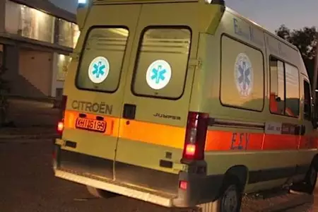 Σοβαρό τροχαίο στην Κηφισιά: ΙΧ ανατράπηκε μετά από σύγκρουση – Δύο εγκλωβισμένοι