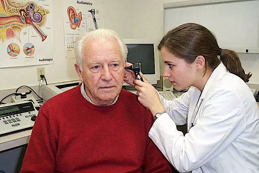 Florence: novità dalla Svizzera! Udito perfetto con apparecchi acustici quasi invisibili