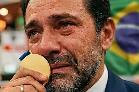 Após ser premiado na Europa, professor mostra como aprender Inglês