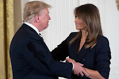 Trump le da la bienvenida a Melania ... pero se equivoca con su nombre