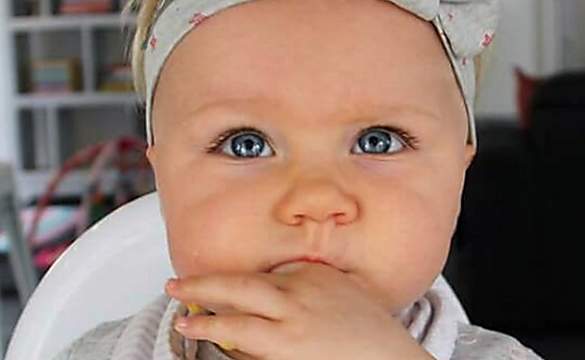 [Fotos] Bebê nunca comeu açúcar ou carboidratos, espere para ver como ela está hoje