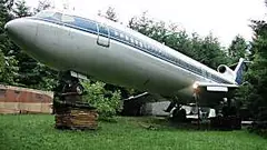[Gallery] Man Turns Old Airplane Into Dream House. Wait Until You See His Shower