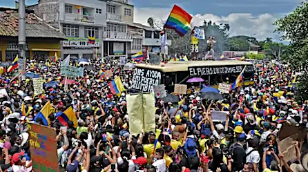 Crece la tensión en Colombia con 6 personas muertas en protestas