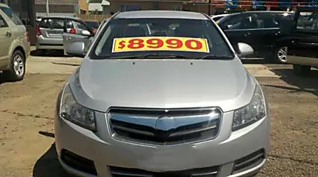 Caracas: Los carros nuevos sin vender casi se regalan.