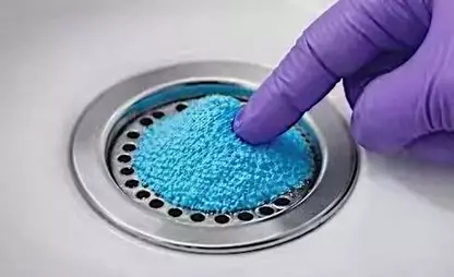 Il trucco dell'idraulico: libera i tuoi scarichi con un solo ingrediente.