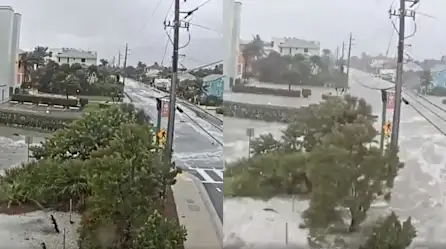 Video de cámara rápida muestra en segundos cómo el huracán Ian inunda sin tregua un vecindario en Fort Myers, Florida