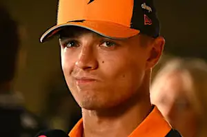 蘭多·諾里斯在沙烏地阿拉伯大獎賽排位賽撞車事故後堅持「白痴」的譴責並向麥克拉倫道歉