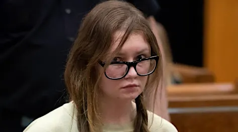 Sie bezahlte seit Jahren immer in bar, nun kam ihr bizarres Geheimnis ans Licht