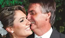 [Fotos] Michelle Bolsonaro é discreta e dona de um estilo simples!