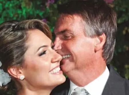 [Fotos] Michelle Bolsonaro é discreta e dona de um estilo simples!