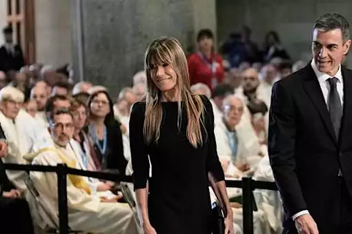 Ο Ισπανός πρωθυπουργός αντιμετωπίζει αυξανόμενες πιέσεις καθώς το κόμμα του είναι βυθισμένο σε πολιτικά σκάνδαλα
