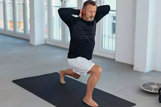 Fii în formă la vârsta a treia în 3 minute – 17 exerciții simple de 3 minute cu efect imediat.