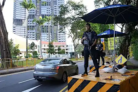 Η Σιγκαπούρη φιλοξενεί τη σύνοδο κορυφής Trump-Kim: Κοιτάζοντας την μπάλα