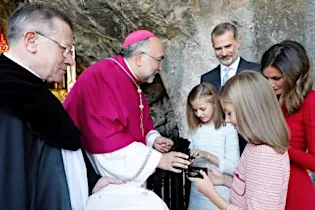 El Arzobispo de Oviedo pide a la Virgen de Covadonga que 'salve España'