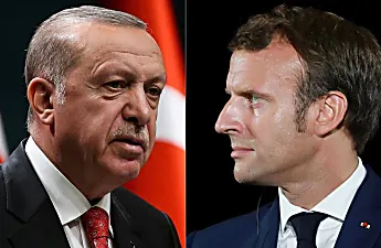 Ο Ερντογάν της Τουρκίας επιτίθεται στον Μακρόν για τη στάση του απέναντι στους μουσουλμάνους