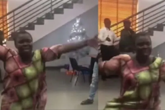 Woman Screams In Bank after GH¢14,000 Vanished from Her Account, Sad Video Causes a Stir Woman Screams In Bank after GH¢14,000 Vanished from Her Account, Sad Video Causes a Stir