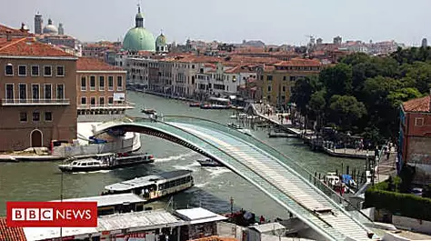 Venice court fines top architect in bridge dispute