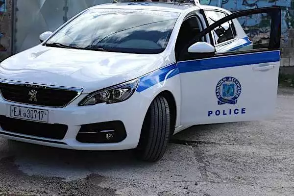 Πυροβολισμοί στη Νέα Μάκρη: Τέσσερις Τούρκοι προσήχθησαν μετά την επίθεση σε αυτοκίνητο στη λεωφόρο Μαραθώνος