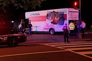 Un conductor de U-Haul se enfrenta a varios cargos tras chocar contra una barrera de seguridad cerca de la Casa Blanca, según la policía