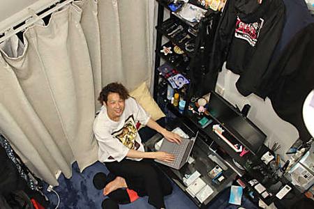 Why are young people attracted to tiny 9-square-meter apartments in central Tokyo?