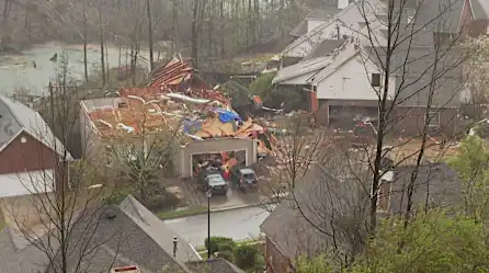 "Sentía que ya eran mis últimos minutos": hombre cuenta aterradora experiencia de estar dentro de un tornado | Video