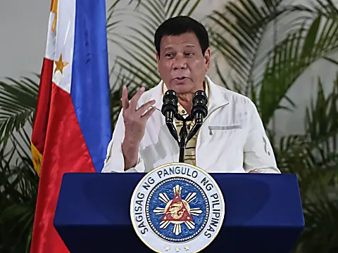 Duterte, no vaccino in pubblico: vuole puntura sulle natiche