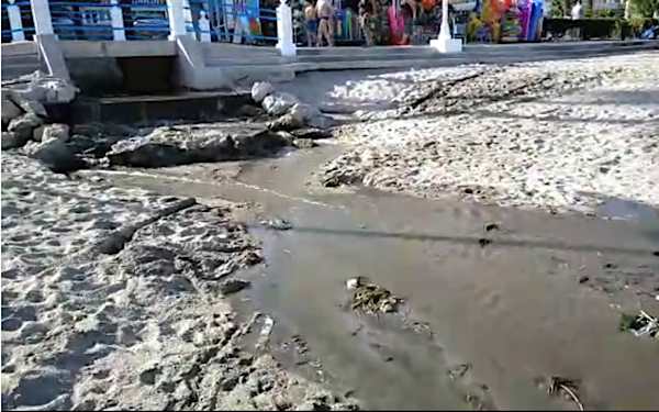 Nueve millones de toallitas llegan a las playas de Nerja