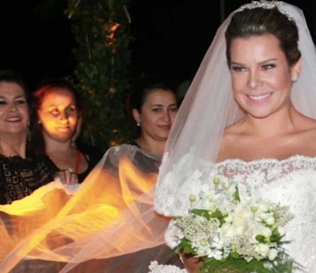 20 Vestidos de noiva das famosas que chocaram o mundo com sua beleza! 20 Vestidos de noiva das famosas que chocaram o mundo com sua beleza!