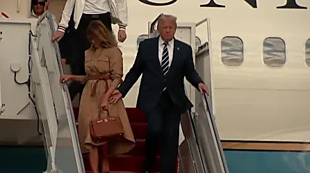 ¿Rechazó Melania Trump la mano de su esposo?