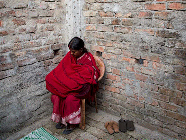 親戚に売られた少女の運命、2万円で売られる少女を寄付で救う