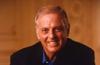 Ποιος είναι αυτός πραγματικά; Ποιος είναι αυτός πραγματικά;