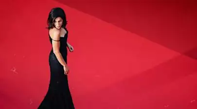 Découvrez Leïla Bekhti à Cannes : un moment magique en vidéo