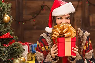 Natale, stupire senza spendere troppo? 6 regali irresistibili sotto i 30 euro