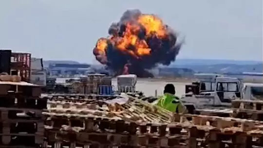 See moment F-18 fighter jet crashes during training