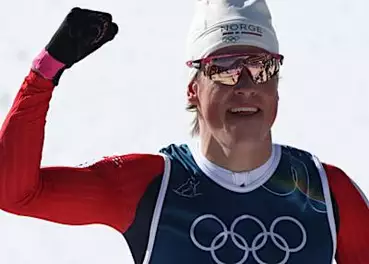 Ο Νορβηγός Κλάεμπο αύξησε το ρεκόρ χρυσών μεταλλίων όλων των εποχών στους Χειμερινούς Ολυμπιακούς Αγώνες στα 10