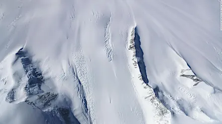 Un enorme témpano se desprende de la Antártida | Video