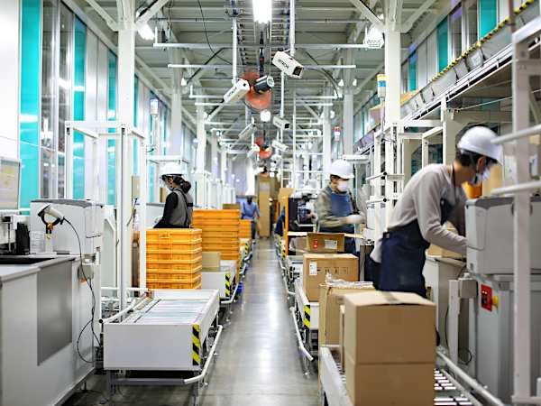 ニトリの物流で、出庫効率を5倍にした倉庫ロボット「オートストア」の正体