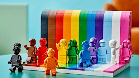 Lego celebra el mes del orgullo LGBTQ con un nuevo modelo en sus populares bloques