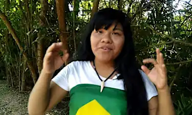 Ysani Kalapalo, a youtuber indígena que Bolsonaro exibiu na ONU Ysani Kalapalo, a youtuber indígena que Bolsonaro exibiu na ONU